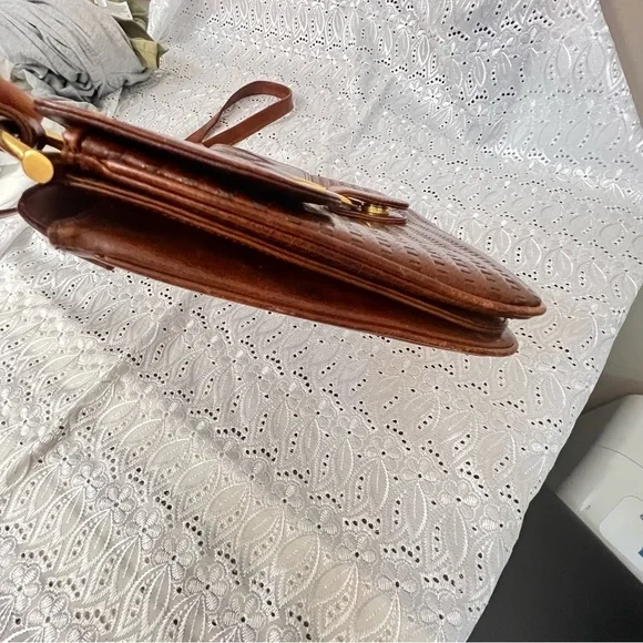 Vintage George Town Elegant Brown Leather Shoulder Bag/Crossbody - Picture 4 of 8